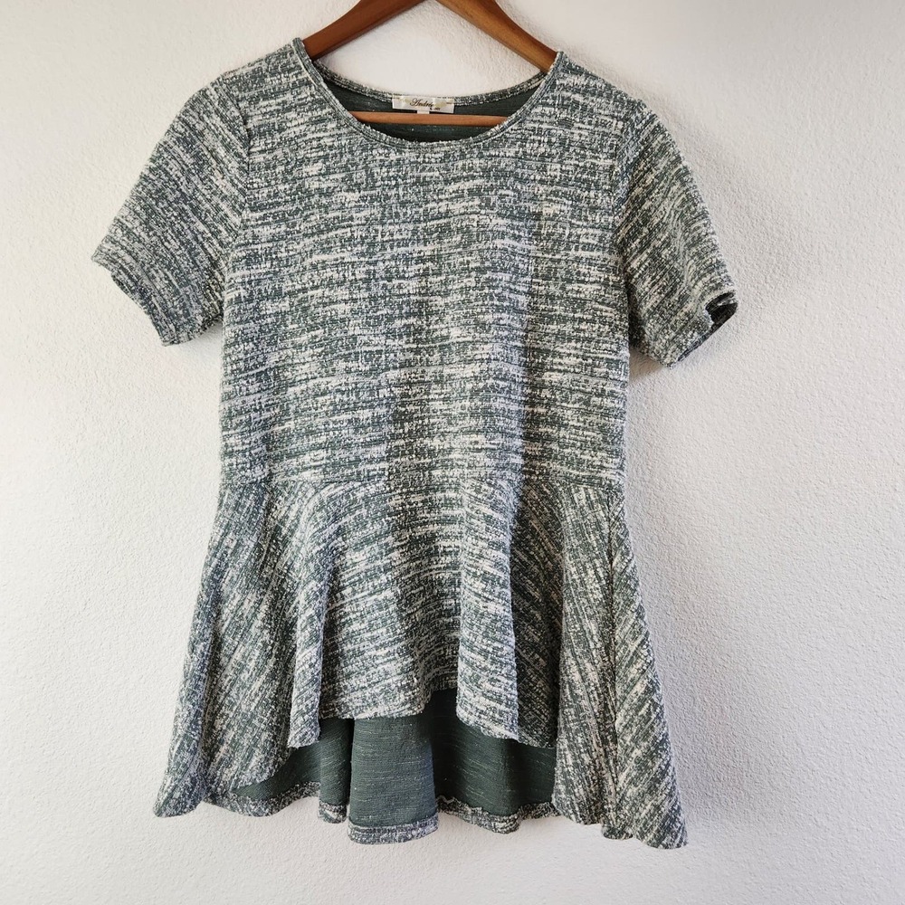 Andree by Unit Size Medium Short Sleeve Peplum Top High/Low Hem